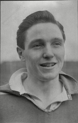 Hibernian Footballer Bobby Johnstone Robert Johnstone (7 September 1929 Oo 22 August 2001) Was A Scottish Association Football Player Mainly Remembered As One Of The Famous Five Forward Line Of Hibernian. In Hibs' Rich History No Group Of Players Ha