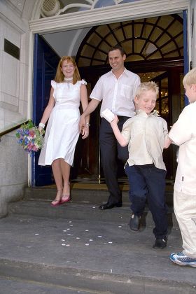 PATSY PALMER GETS MARRIED TO RICHARD MERKELL AT KENSINGTON AND CHELSEA REGISTRY OFFICE