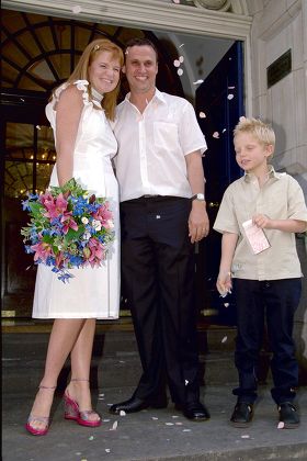 PATSY PALMER GETS MARRIED TO RICHARD MERKELL AT KENSINGTON AND CHELSEA REGISTRY OFFICE
