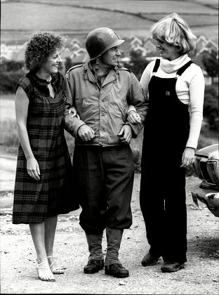 Film 'yanks' 1978 L-r Actress Sue Parker Actor Dale Roberts And Ruth Bradshaw Yanks Is A 1979 Period Drama Film Set During World War Ii In Northern England. The Film Was Directed By John Schlesinger And Starred Richard Gere Vanessa Redgrave William