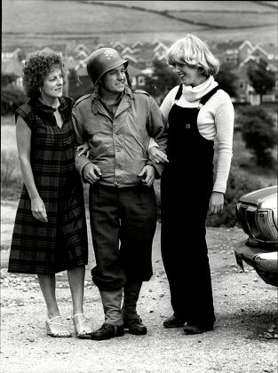 Film 'yanks' 1978 L-r Actress Sue Parker Actor Dale Roberts And Ruth Bradshaw Yanks Is A 1979 Period Drama Film Set During World War Ii In Northern England. The Film Was Directed By John Schlesinger And Starred Richard Gere Vanessa Redgrave William