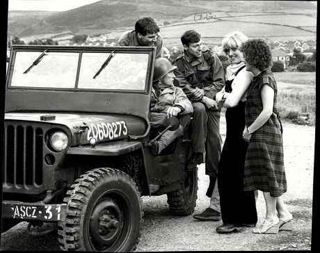 Film 'yanks' 1978 L-r Actresses Sue Parker (right) And Ruth Bradshaw Yanks Is A 1979 Period Drama Film Set During World War Ii In Northern England. The Film Was Directed By John Schlesinger And Starred Richard Gere Vanessa Redgrave William Devane L