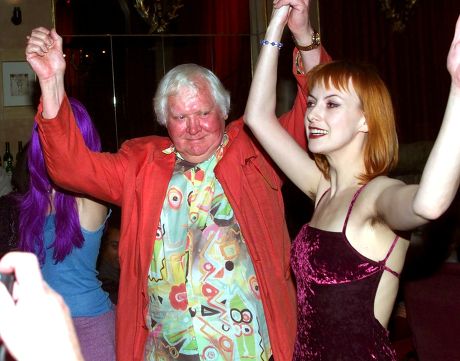 KEN RUSSELL AND HIS 3 PREVIOUS WIVES.  L-R: VIVIEN JOLLY (SECOND WIFE), HETTY BAINES (3RD WIFE), FILM DIRECTOR KEN RUSSELL AND SHIRLEY KINGDOM (1ST WIFE) LONDON BRITAIN