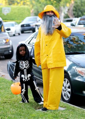 Sandra Bullock and son Louis out trick-or-treating, Los Angeles, America - 31 Oct 2013