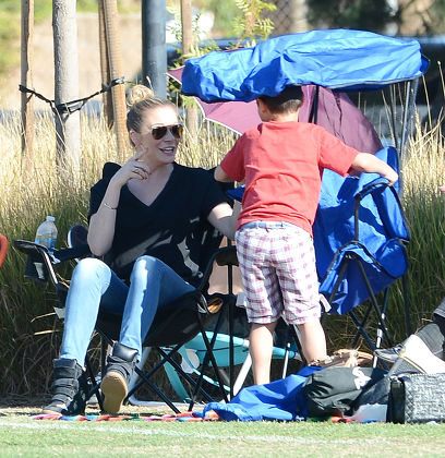 LeAnn Rimes and children at football game, Los Angeles, America - 02 Nov 2013