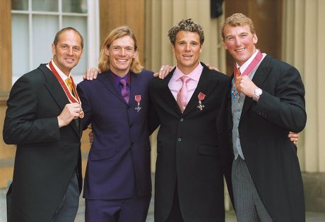 BUCKINGHAM PALACE INVESTITURE IN LONDON, BRITAIN 2 MAY 2001
