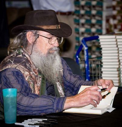 Si Robertson 'Si-cology 1' book signing, Las Vegas, America - 12 Nov 2013