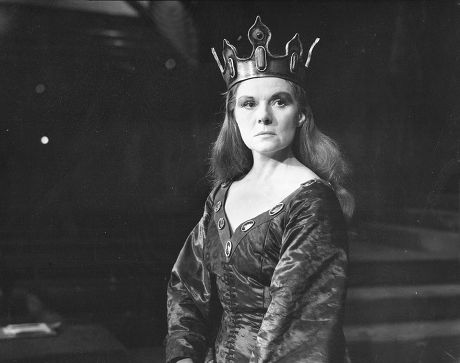 Plays Macbeth At The Edinburgh Festival. Picture Shows Ann Todd As Lady Macbeth.