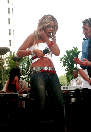 beyonce belly button