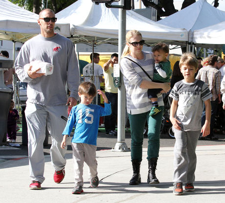 Melissa Joan Hart and family out and about, Los Angeles, America - 17 Nov 2013