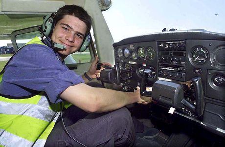 TOM WARREN BRITAIN'S YOUNGEST SOLO PILOT ON HIS 16 BIRTHDAY , JUN 2001