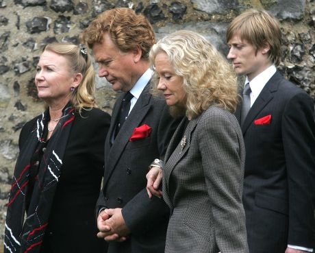 Juliet Mills Jonathan Mills And Hayley Mills Attend The Funeral Service Held For Their Father Sir John Mills On April 27 2005 In Denham Buckinghamshire. Juliette Mills Crispian Mills Jonathan Mills Hayley Mills.
