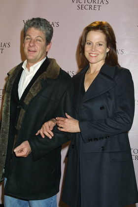 Sigourney Weaver Husband Victorias Secret Fashion Editorial Stock Photo