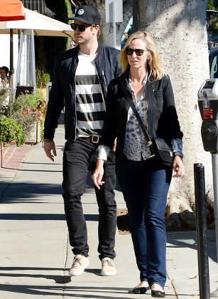 Liam Hemsworth out and about in Los Angeles, America - 23 Dec 2013