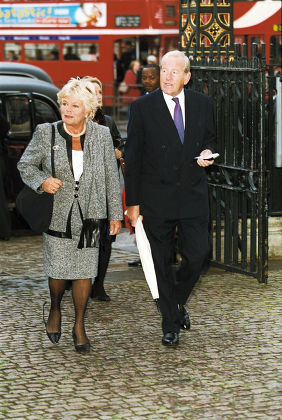MEMORIAL SERVICE FOR SIR HARRY SECOMBE AT WESTMINSTER ABBEY, LONDON, BRITAIN - 2001