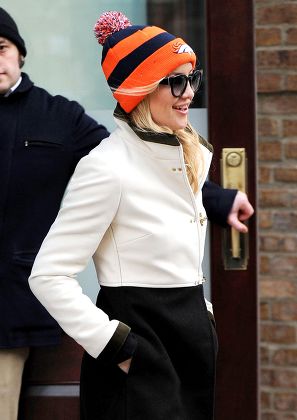 Kate Hudson Wearing a Denver Broncos Hat