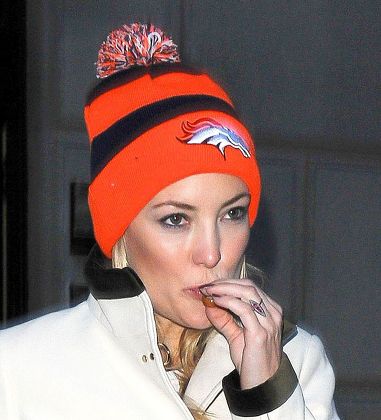 Kate Hudson Wearing a Denver Broncos Hat