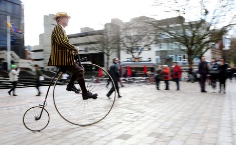 The UK's first statue of Charles Dickens is unveiled in his birth city ...