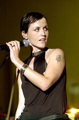DOLORES O'RIORDAN PERFORMING AT A  CHRISTMAS CONCERT IN THE VATICAN CITY, ROME, ITALY - 14 DEC 2001