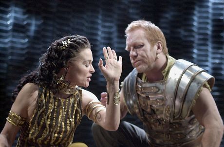 THE RSC PERFORMING SHAKESPEARE'S 'ANTONY AND CLEOPATRA', STRATFORD UPON AVON, BRITAIN - 17 APR 2002