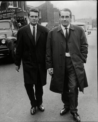 (l-r) Det. Sgt. Alan Robson And Det. Con. Witham At Thames Court. Walter Probyn Escaped Prisoner Case.