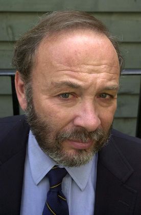 JOE KLEIN, AMERICAN POLITICAL JOURNALIST AND AUTHOR OF 'COLORS' AND 'THE NATURAL', ROOKERY HOTEL, SMITHFIELD, LONDON, BRITAIN - 25 JUN 2002