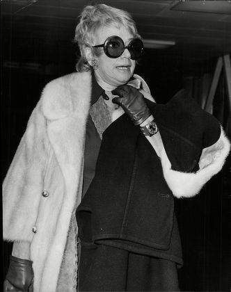 Singer Dorothy Squires At Heathrow Airport In 1970 (died 4/98).