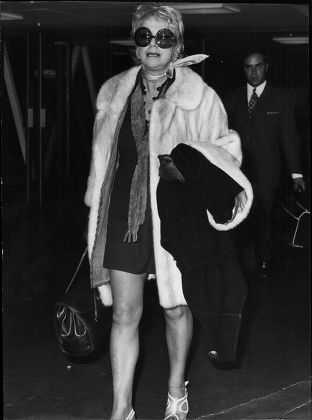Singer Dorothy Squires At Heathrow Airport In 1970. (died 4/98).