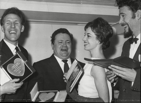 L-r: Bruce Forsyth Harry Secombe Elizabeth Seal And Peter O'toole With Their Silver Heart Awards At The Variety Club Luncheon In London. (for Full Caption See Version).