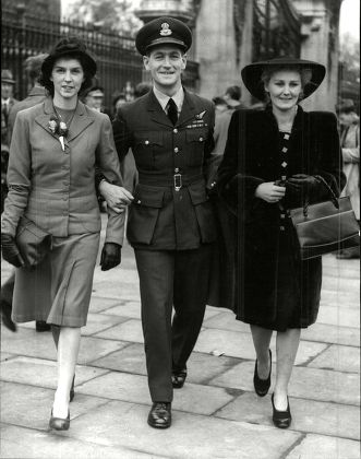 Squadron Leader Douglas Bunch Raf Bomber Editorial Stock Photo - Stock ...