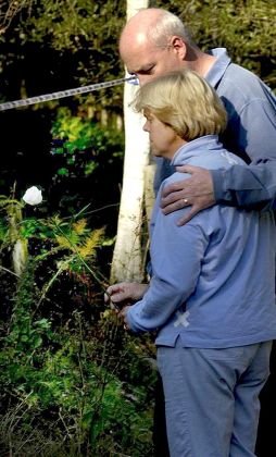 PARENTS OF MILLY DOWLER VISIT THE SITE WHERE HER REMAINS WERE FOUND YATELEY FOREST, HAMPSHIRE, BRITAIN - 26 SEP 2002