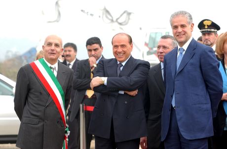 SILVIO BERLUSCONI AT FOUNDATION CEREMONY FOR BUILDING IN THE NEW MILAN EXHIBITION AREA, ITALY - 06 OCT 2002