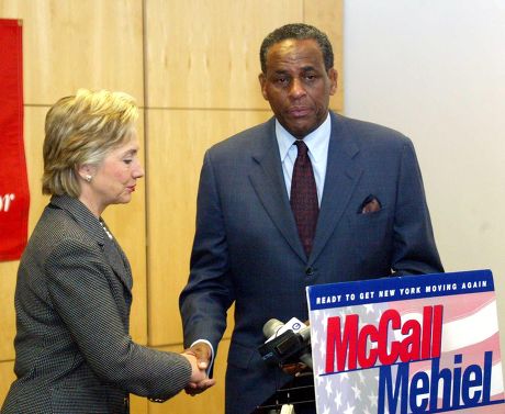 SENATOR HILLARY RODHAM CLINTON SUPPORTING CARL MCCALL IN HIS CAMPAIGN TO BECOME GOVERNOR OF NEW YORK STATE, NEW YORK, AMERICA - 07 OCT 2002