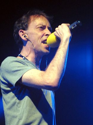 'ONE LIVE IN NOTTINGHAM' AT ROCK CITY, BRITAIN - OCT 2002