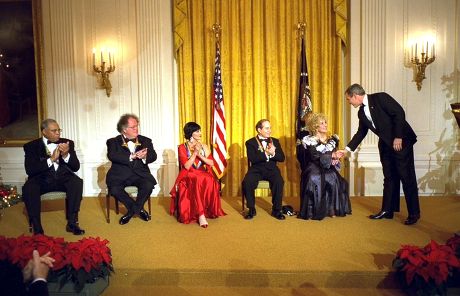 KENNEDY CENTRE HONOREES AT THE WHITE HOUSE, WASHINGTON, AMERICA - 08 DEC 2002