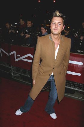 VARIOUS CELEBRITIES OUT AND ABOUT IN LONDON, BRITAIN - DEC 2002
