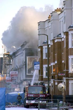 COUNT__ FIRE AT THE HOUSE INVOLVED IN ARMED SIEGE BY ELI HALL ON GRAHAM,  ROAD HACKNEY, LONDON, BRITAIN - 09 JAN 2003 Stock Pictures, Editorial  Images and Stock Photos