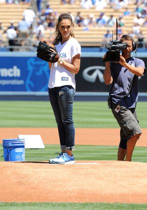 Jessica Alba LA Dodgers Game August 17, 2014 – Star Style