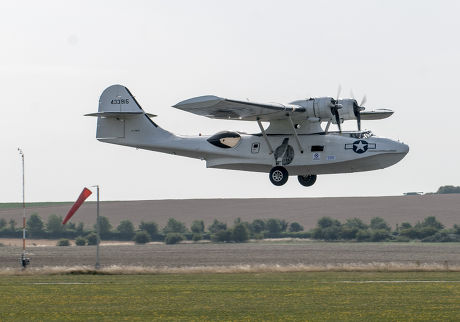 Project Hawker: A Catalina Aircraft Takes Off From Raf Duxford In Cambridgeshire For The Start Of A Round Britain British Circuit Race Sponsored By The Daily Mail. Picture David Parker 21.08.13 Reporter Steve Bird.