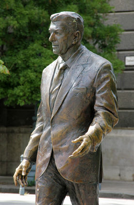 Ronald Reagan Statue Budapest Hungary Editorial Stock Photo - Stock ...