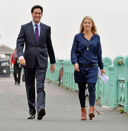 Lab Leader Ed Miliband Arrives For The Bbc Andrew Marr Show On Brighton Seafront With Advisor Rachel Kinnock (r). - Labour Party Annual Conference At The Brighton Centre East Sussex. Pic Bruce Adams / Copy Lobby - 22.9.13.