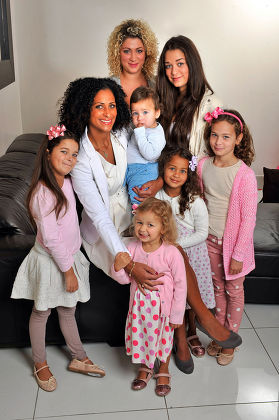 (l To R) Lucia Irving 7 Mum Maxine With Baby George 1 With Tallulah 3 Olivia 19 Alicia 14 Helena 6 And Isabella 8. Maxine Irving Finally Gives Birth To A Boy (george 1) After Having Six Girls Pictured At Home In Timperley Cheshire. Pic Bruce Adams /