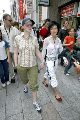 TATU WALKING IN GINZA, TOKYO, JAPAN - 29 JUN 2003