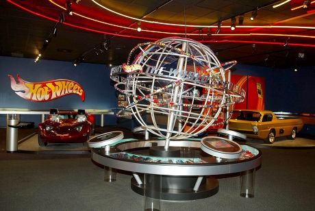 __COUNT__ imágenes de THE PETERSEN AUTOMOTIVE MUSEUM UNVEILS 'THE HOT