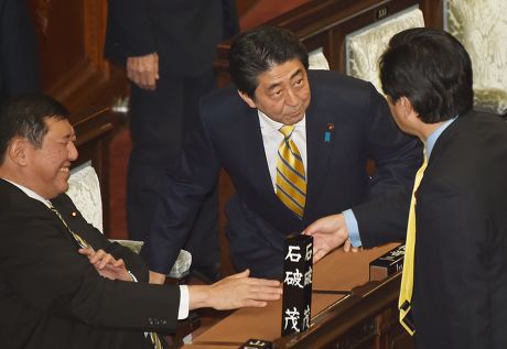 Imágenes De Prime Minister Shinzo Abe Dissolves Parliament, Tokyo ...