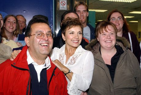 'STARGATE' CAST MEMBERS AT A SIGNING IN SWINDON, WILTSHIRE, BRITAIN - 30 OCT 2003