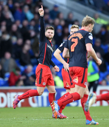 4,000 Cardiff city v reading Stock Pictures, Editorial Images and