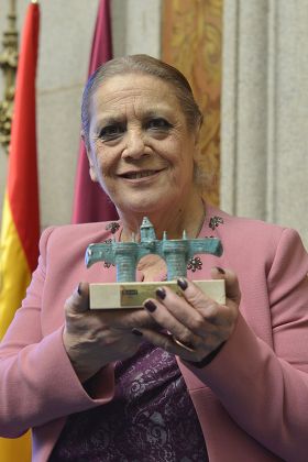 Terele Pavez receives award from Otroga Spanish film festival in Madrid, Spain - 26 Jan 2015