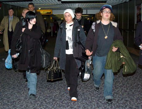 THE OSBOURNE FAMILY ARRIVING AT HEATHROW AIRPORT, LONDON, BRITAIN - 19 DEC 2003