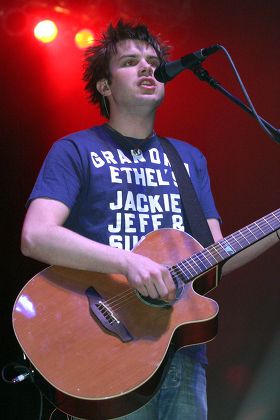 HOWIE DAY PERFORMING AT THE ROSELAND BALLROOM, NEW YORK, AMERICA - 12 FEB 2004